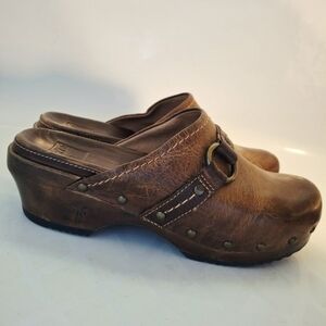 Women's vintage FRYE Rustic Brown Leather Slip-On Clogs